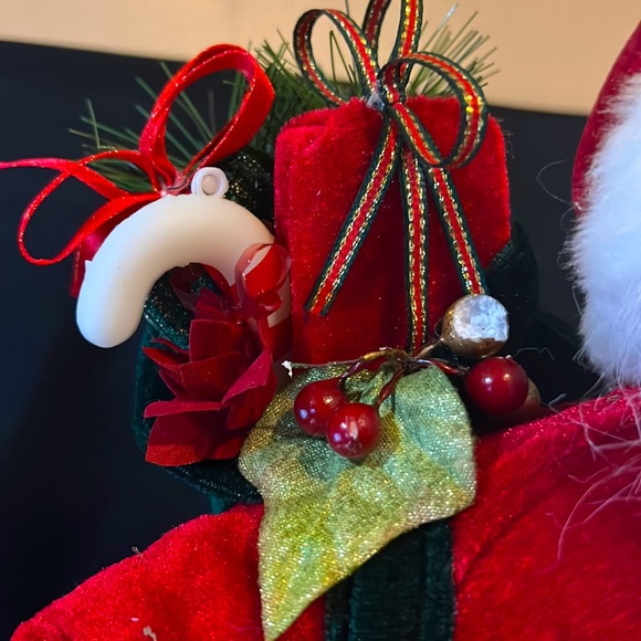 Bed Bath & Beyond Holiday Santa Clause Table Topper With Stand And